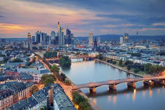 Blick auf Frankfurt und den Main Tower